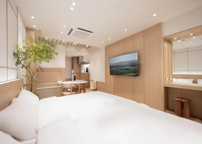Group Rental For 14 - Cypress Sauna & 2 Jacuzzis - 3 Min To Busan Station Apartament