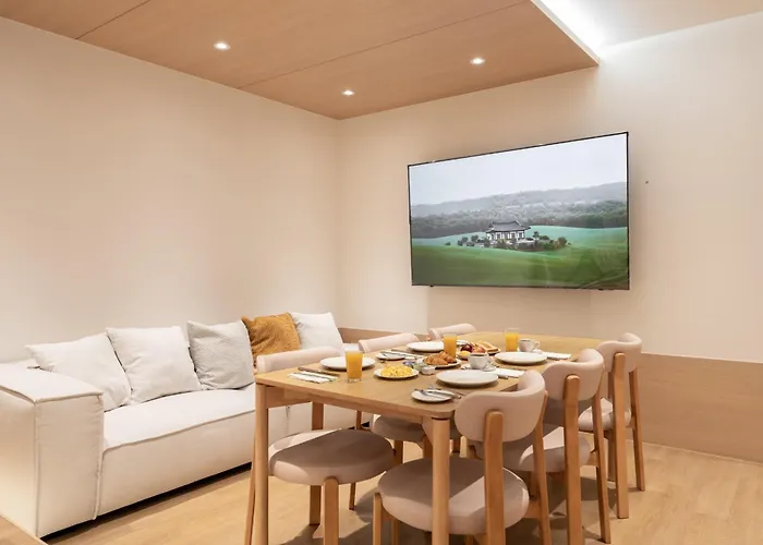 Group Rental For 14 - Cypress Sauna & 2 Jacuzzis - 3 Min To Busan Station Apartament *