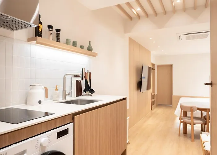 Group Rental For 14 - Cypress Sauna & 2 Jacuzzis - 3 Min To Busan Station Appartamento