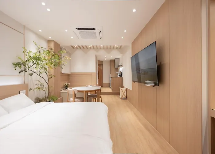 Group Rental For 14 - Cypress Sauna & 2 Jacuzzis - 3 Min To Busan Station Busan